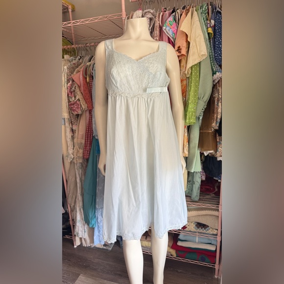 Vintage Shadowline 1960s Nightgown - Picture 2 of 7
